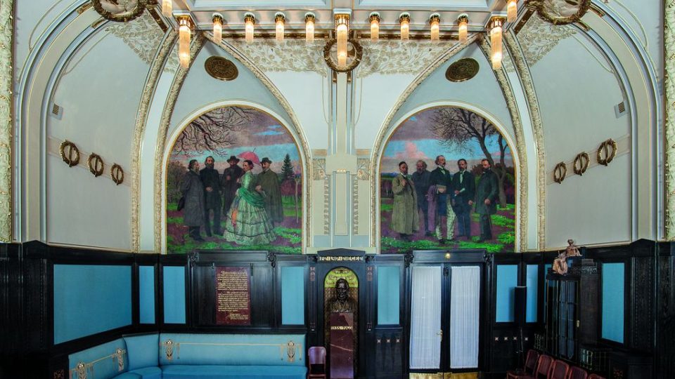 Riegrův salon s lunetovými obrazy Maxe Švabinského | foto: Ivan Král, Obecní dům Riegrův salon s lunetovými obrazy Maxe Švabinského