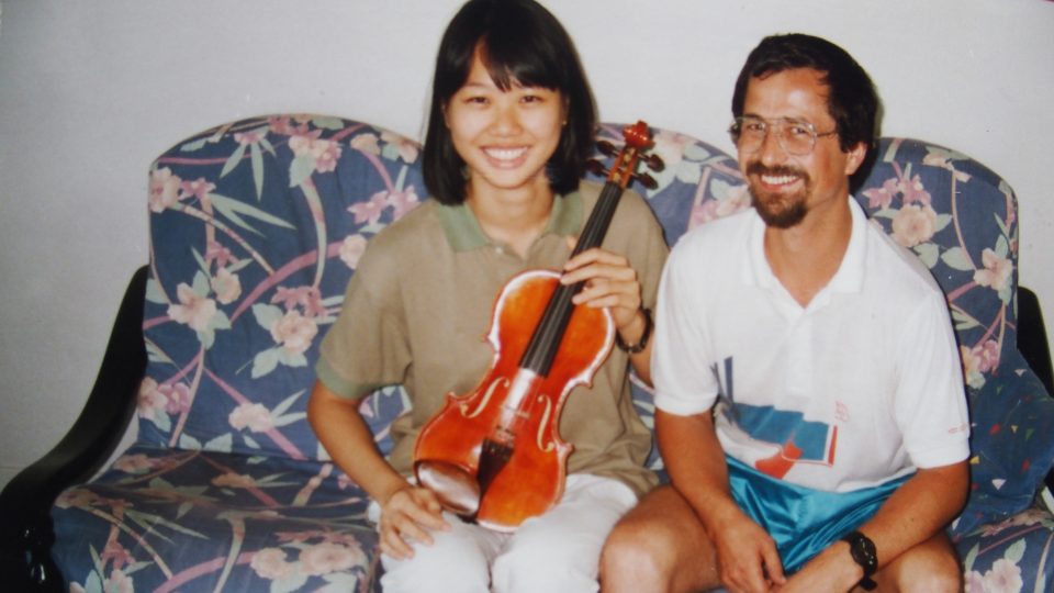 Královéhradecký houslař v Singapuru