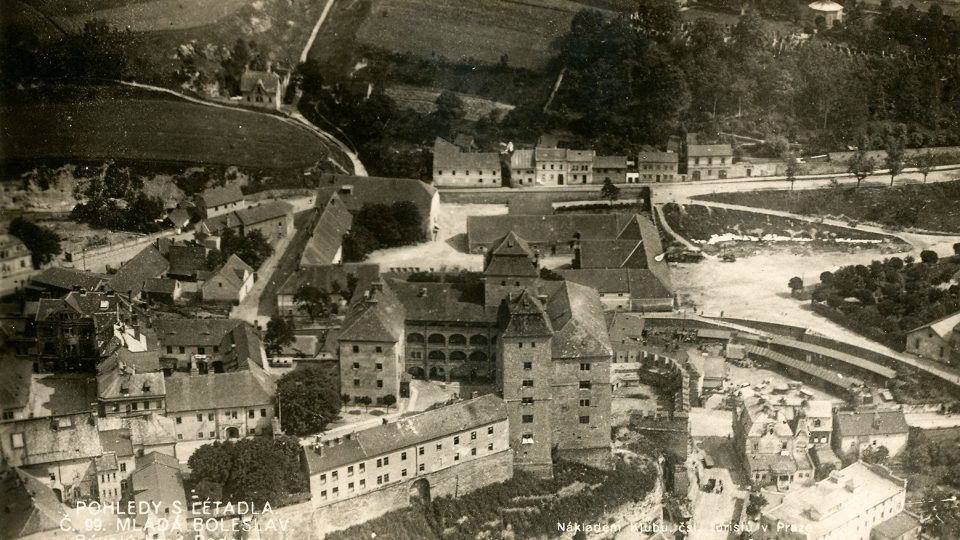 Letecký pohled na Mladoboleslavský hrad od západu okolo roku 1923 | foto: Archiv Muzeum Mladoboleslavska Letecký pohled na Mladoboleslavský hrad od západu okolo roku 1923