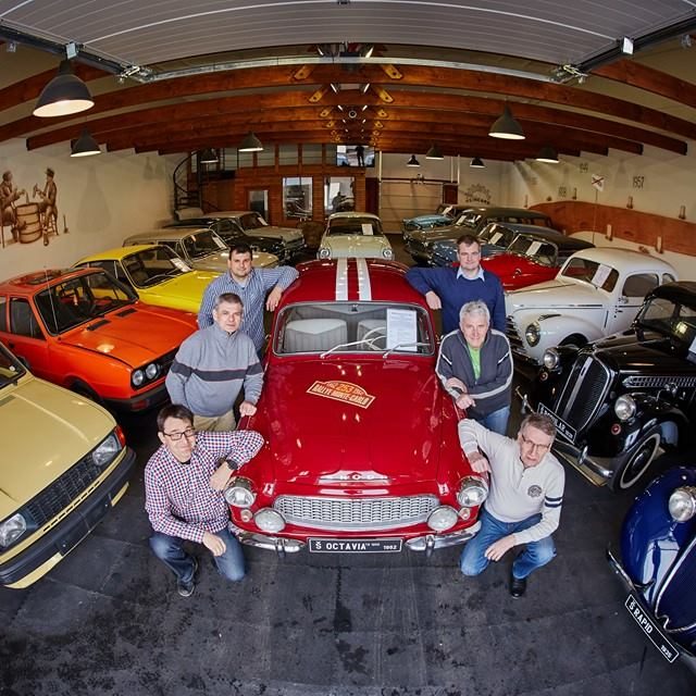Šestici kamarádů spojuje celoživotní vášeň - škodovácká auta | foto:  Reincars,  Reincars