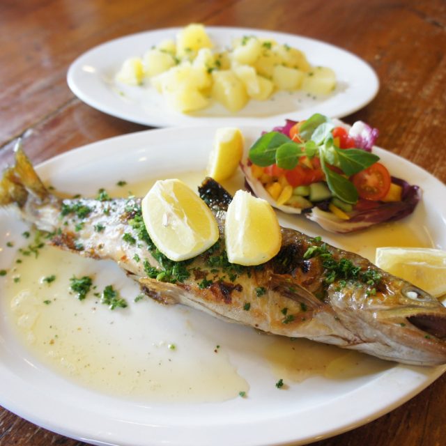 Pstruh na talíři vždy potěší oko i žaludek  (ilustrační foto) | foto: Patrik Rozehnal,  Český rozhlas