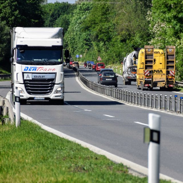 Stávající silnice číslo 48 je úzká. | foto: Michal Polášek