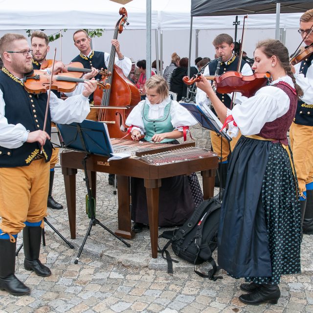 Cimbálová muzika Šternovjan. | foto: Archiv Cimbálové muzika Šternovjan