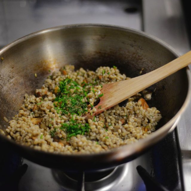 Kroupy v hrnci | foto: Martin Čuřík