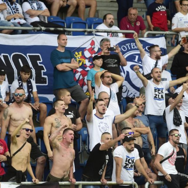 Fanoušci při derby Slovácko - Zlín | foto: Luděk Peřina,  ČTK