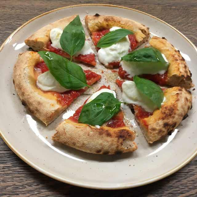 Pravá italská pizza Margherita  | foto: Jana Myslivečková,  Český rozhlas
