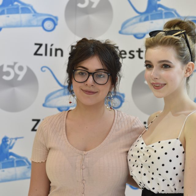 Herečky Jordanne Jonesová  (vlevo) z Irska a Eleanor Worthingtonová-Coxová z Velké Británie | foto: Dalibor Glück,  ČTK