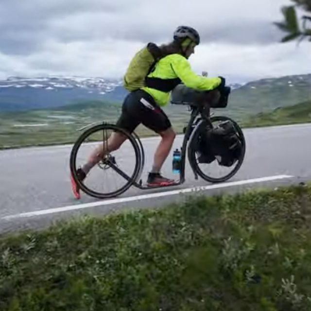 Student a biatlonista Václav Hrouda z Jilemnice,  velký příznivce koloběžky,  si naplánoval výlet rovnou za polární kruh | foto: archiv Václav Hrouda