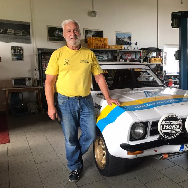 Legendární jezdec Karel Jirátko je letos na zlínské Barum Rally za volantem historického závodního speciálu. | foto: Petra Kopásková,  Český rozhlas,  Český rozhlas