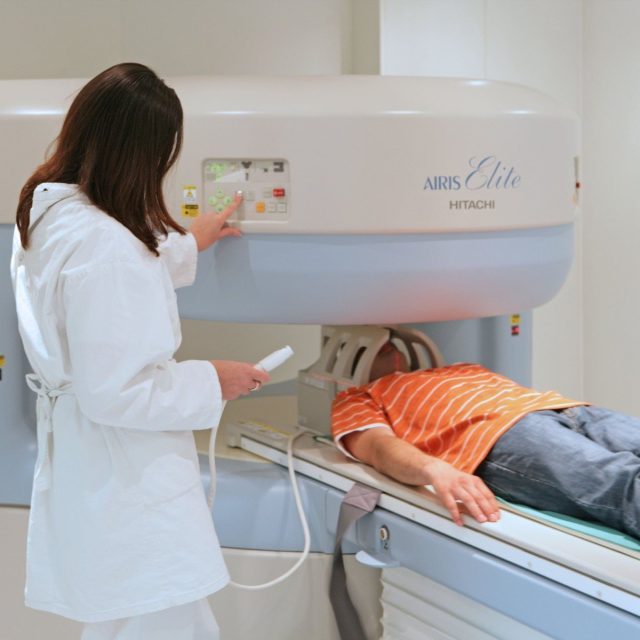 Soud se zabývá údajně zmanipulovanou zakázkou na modernizaci magnetické rezonance | foto: Profimedia