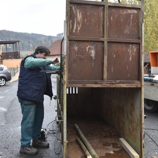 Klec pro odchyt medvěda na Vsetínsku | foto: Dalibor Glück,  ČTK