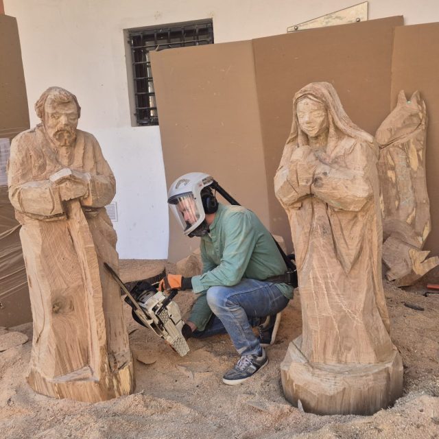 Dva dřevěné betlémy vznikají pod podloubím zámku Žerotínů ve Valašském Meziříčí | foto: Gabriela Hykl,  Český rozhlas