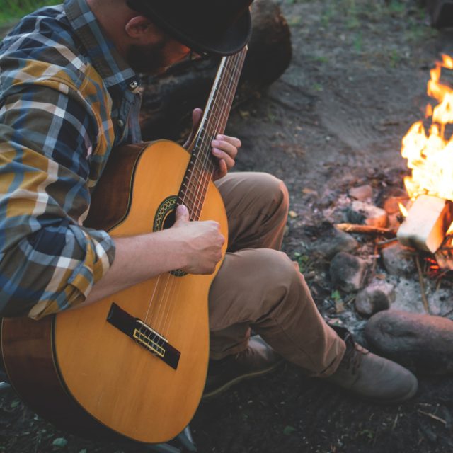 Kytara u táboráku | foto: Shutterstock