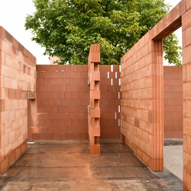 Stavba domu  (ilustrační foto) | foto: Jan Ptáček,  Český rozhlas