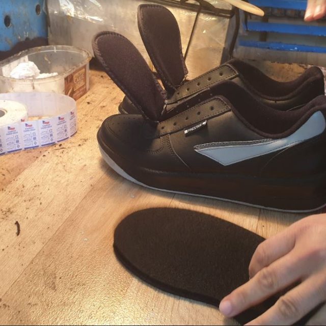 Výroba obuvi ve Zlíně 2021  (tradiční česká značka se vyrábí stále Baťovským stylem výroby) | foto: Veronika Žeravová,  Český rozhlas