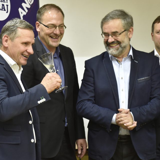 Koalice Zlínského kraje - na snímku  (zleva) Jiří Čunek  (KDU-ČSL),  Pavel Pustějovský  (ANO),  Jan Pijáček  (ODS) a Stanislav Blaha  (ODS) | foto: Dalibor Glück,  ČTK