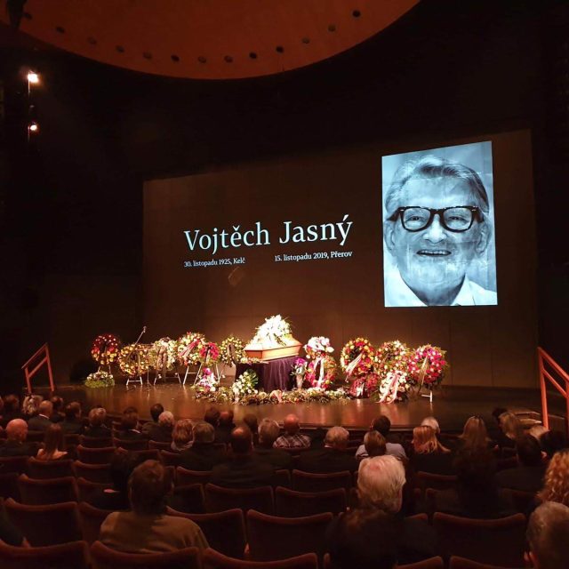 Poslední rozloučení s Vojtěchem Jasným ve Zlíně | foto: Veronika Žeravová