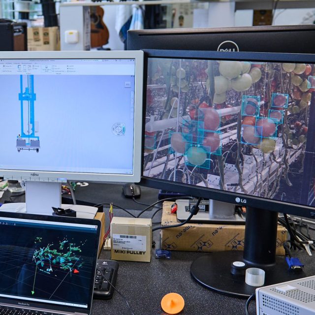 Berabot - robot na pěstování rajčat - monitory  (vyvinuto na UTB ve Zlíně) | foto: Univerzita Tomáše Bati ve Zlíně