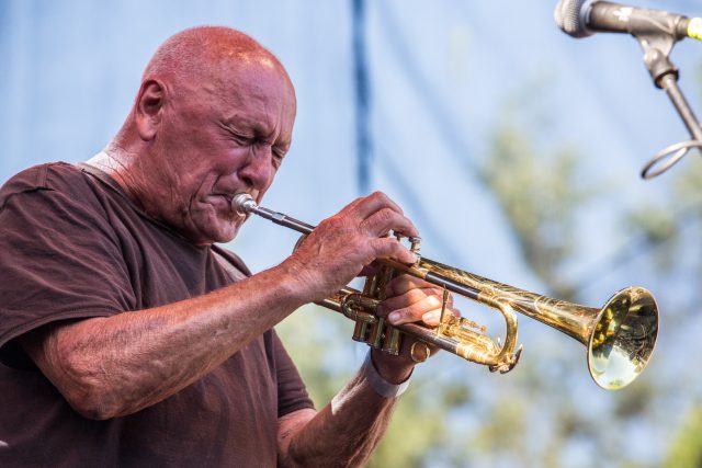 Na Jazzovém festivalu ve Vile Čerych vystoupí i trumpetistická legenda Laco Déczi | foto: Jiří Šeda
