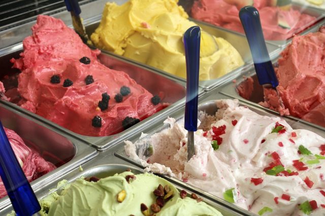 Zmrzlináři zkouší různé druhy chutí  | foto: Fotobanka Pixabay