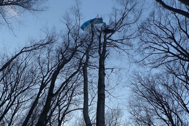 Záchrana paraglidisty na Kroměřížsku | foto: HZS Zlínský kraj