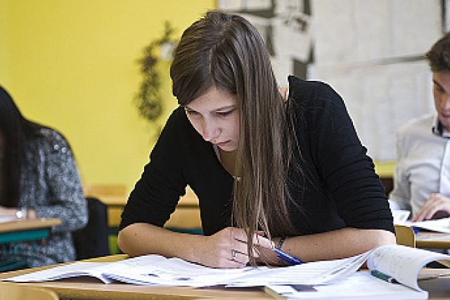 Většina studentů míří na maturitní obory | foto: Filip Jandourek