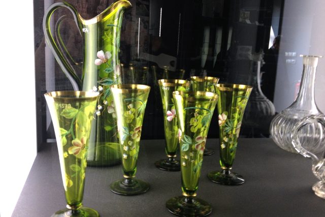 Historické sklo vystavené v Karolince | foto: Roman Verner,  Český rozhlas