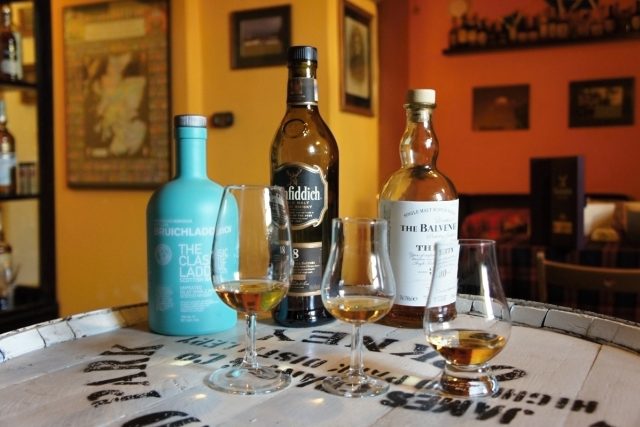 Různé sklenice whisky | foto: Patrik Rozehnal,  Český rozhlas