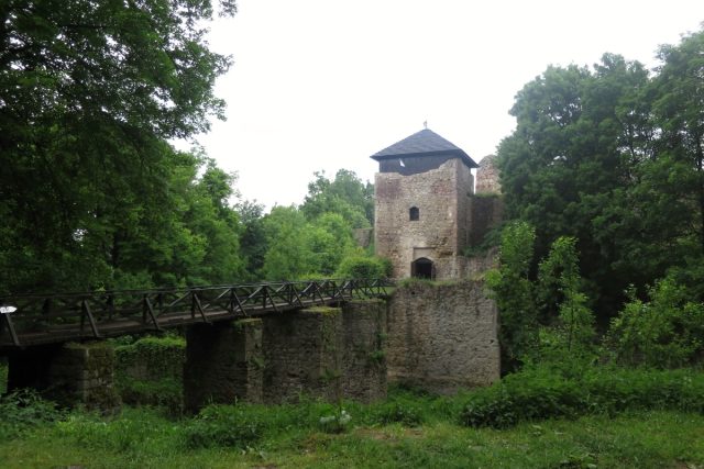 Zřícenina hradu Lukov na Zlínsku | foto: Saskia Mišová
