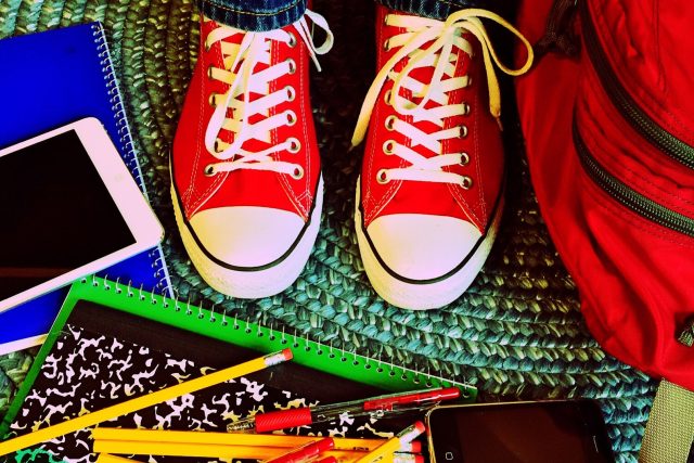 Škola,  učení,  batoh,  sešity,  boty,  tenisky | foto: Fotobanka Pixabay