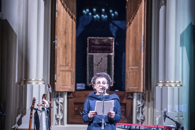 Olga Tokarczuk v Maiselově synagoze v Praze | foto: Richard Klíčník