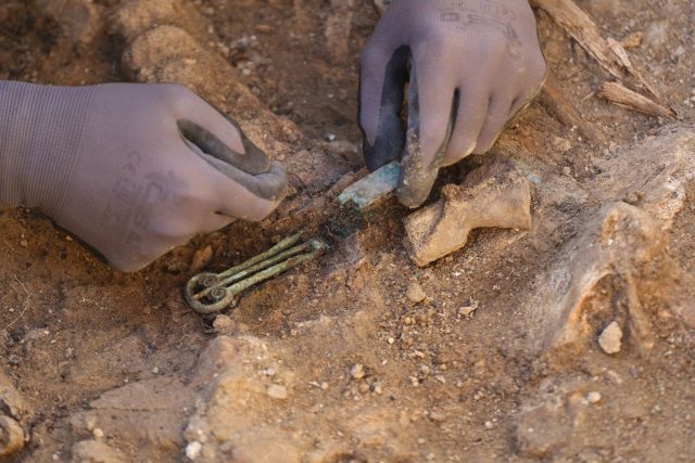 Archeologové odkryli v Uherském Brodě na Uherskohradišťsku unikátní hrob velmože z římského období | foto: ČTK