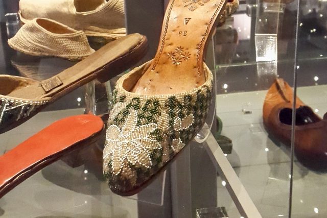 Expozice obuvi v Muzeu jihovýchodní Moravy ve Zlíně | foto: Saskia Mišová