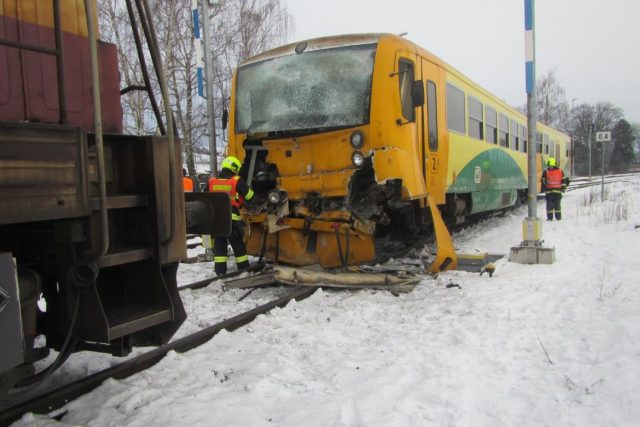 Nehoda dvou vlaků v Bylnici v prosinci 2017 | foto: HZS Zlínského kraje