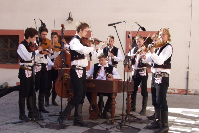 Cimbálová muzika Harafica na Slavnostostech vína v roce 2006 | foto: Jan Káčer,  Český rozhlas