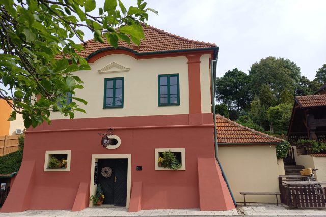 Mařatice  (Uherské Hradiště),  Vinohradská ulice,  měšťanské vinné sklepy,  měšťanský vinný sklep U Lisu | foto: Markéta Macháčková,  Český rozhlas