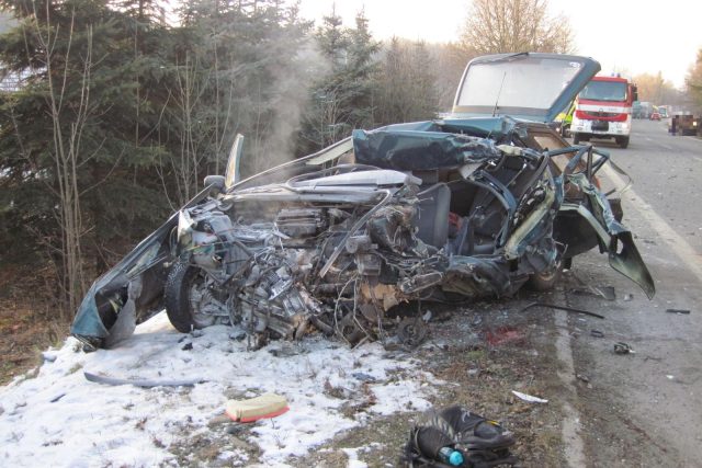 Smrtelná nehoda kamionu s osobním autem v Prostřední Bečvě | foto: HZS Zlínského kraje