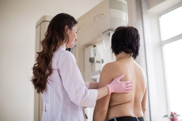 Preventivní prohlídky jsou nejen v případě diagnostiky rakoviny prsu nesmírně důležité | foto: Fotobanka Profimedia
