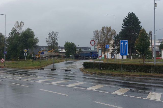 Oprava železničního přejezdu a křižovatky u Tesly v Rožnově pod Radhoštěm,  září a říjen 2024 | foto: Gabriela Hykl,  Český rozhlas