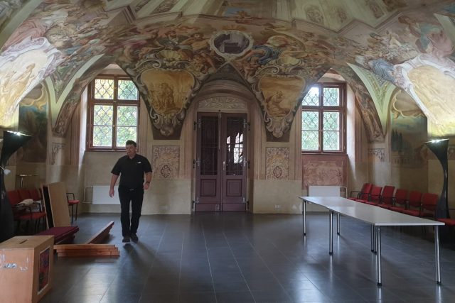 Ve Velehradě mají letos volební místnost v „Zimním sále“ starém 300 let | foto: Veronika Žeravová,  Český rozhlas