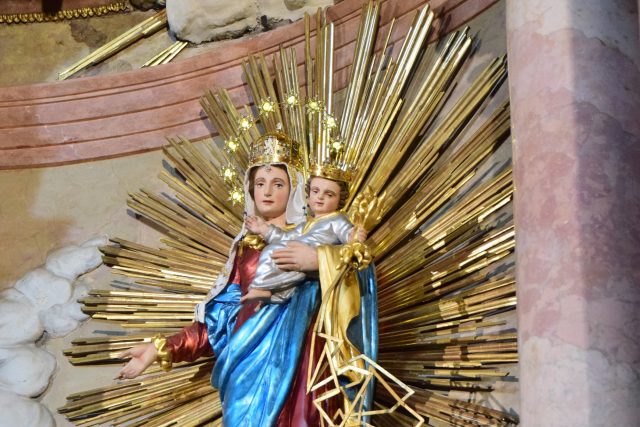 Na Svatém Hostýně vyobrazena Panenka Maria s blesky v ruce | foto: Zdeněk Urbanovský