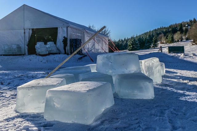 Pustevny - Ledové sochy 2022,  přípravy | foto: Pustevny,  s.r.o.