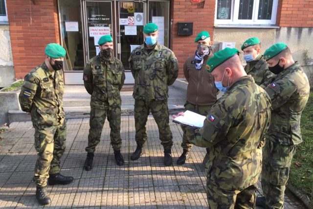 Nové armádní posily pro nemocnici ve Zlíně | foto: Zdenek Čík,  Český rozhlas