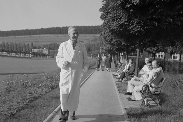 První ředitel Baťovy nemocnice ve Zlíně dr. Bohuslav Albert  (1927,  historická fotografie) | foto: Krajská nemocnice Tomáše Bati Zlín