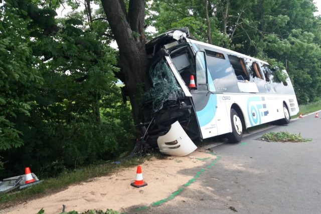 Nehoda autobusu ve Střílkách | foto: HZS Zlínského kraje