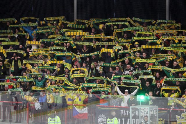 Vsetínští hokejisté mohou spoléhat na podporu fanoušků | foto: Petr Lemberk / MAFRA,  Fotobanka Profimedia