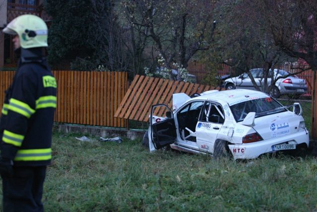 Nehoda při rallye na Lopeníku v roce 2012 | foto: Dalibor Glück,  MAFRA/Profimedia
