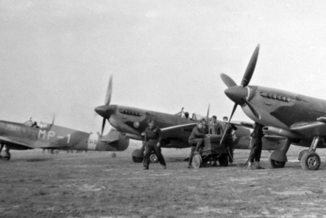 Československé perutě RAF létaly na proslulých Spitfirech | foto: archiv Václava Šorela