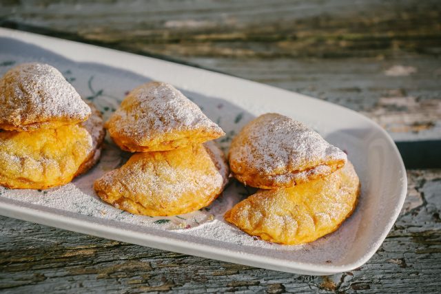 Dýňovo-mrkvové taštičky plněné jablky od Evy Růžičkové jsou uvnitř vláčné, zvenku křupavé