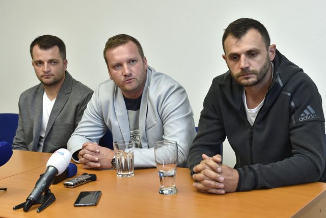 Jiří Vašica,  Martin Mikloš a Jiří Stuška | foto: Dalibor Glück,  ČTK
